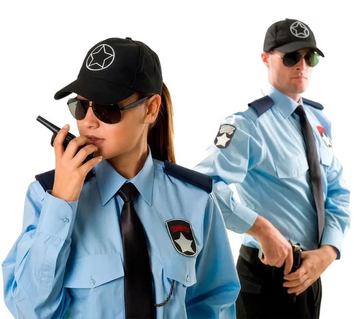Guardia de seguridad con uniforme azul comunicándose por radio,
junto a un compañero